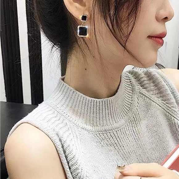 Luxe Black Square Dangling Sparkly Statement Earrings - Picture 2 of 4